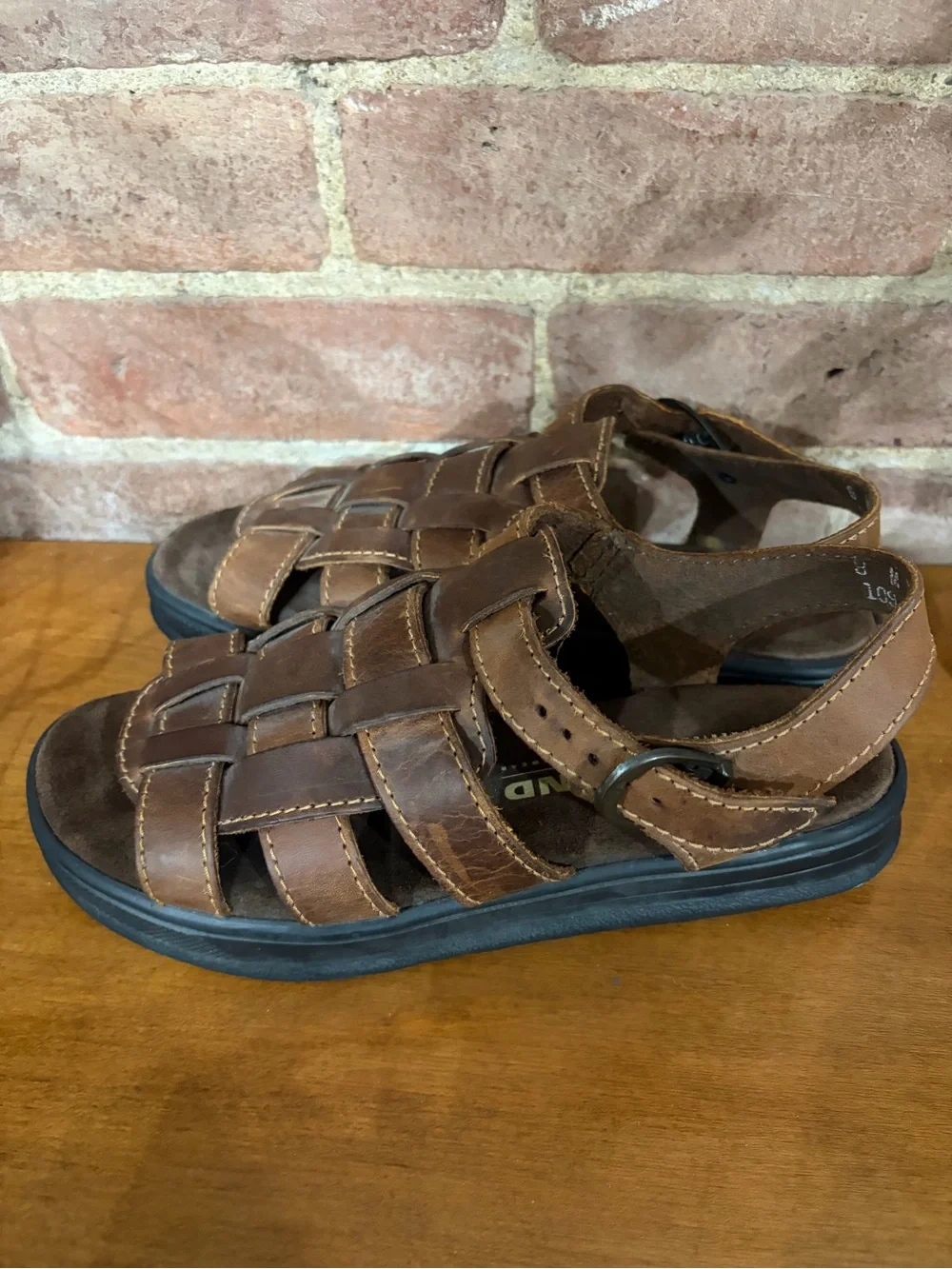 Vintage Eastland women’s size 9M  brown leather sandals